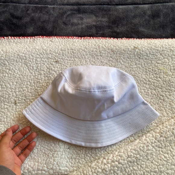 White butterfly bucket hat - Picture 2 of 2
